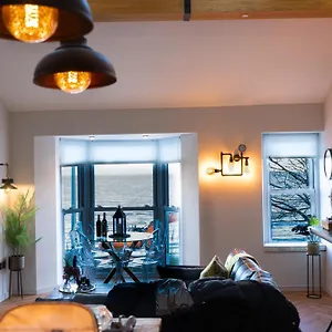 mumbles-cottage-ocean-views-sleeps-4-free-parking.cardiffhotelswales.com/